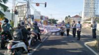 Millenial Road Safety Festival,Satlantas Polres Sumenep Bagikan Brosur dan Sticker