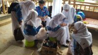 Padepokan Batik Tulis”Canteng Koneng”di Kunjungi Siswi SMA 1 Sumenep
