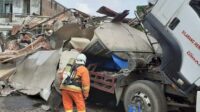 Heboh ! Truk Tangki Minyak Goreng Meledak, 1 Orang Tewas dan Rumah Warga Hancur