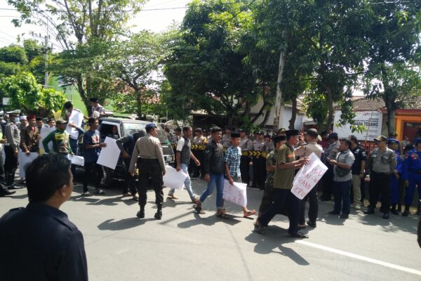 Bawaslu Sumenep Didemo, Masyarakat Masalembu Tuntut Pelaku Kecurangan Surat Suara Tercoblos