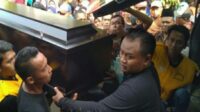 Mayat Gosong, Jenasah Korban Pembunuhan Tiba di Rumah Duka