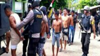 Polisi Menangkap Puluhan Orang Atas Insiden Bentrokan Massal dan Pembakaran 87 Rumah Warga