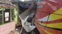 Diduga Rem Blong, Bus Antar Provinsi Tabrak 3 Unit Bangunan