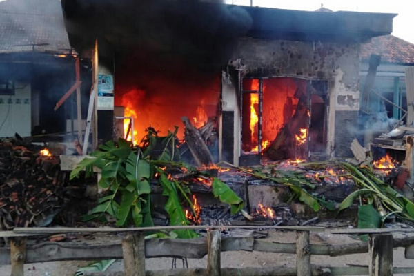Akibat Ledakan Tabung Gas, 2 Rumah Warga Arjasa Sumenep Hangus Terbakar