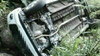 Mobil Pikap Terjun ke Sungai, 1 Tewas 9 Orang Selamat