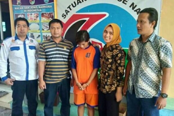 Purel Cantik Sebuah Cafe Jadi Bandar Narkoba Diciduk Polisi