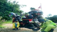 Ibu Aku Datang, Seorang Anak Rela Naik Motor Hingga Ketanah Suci Mekkah