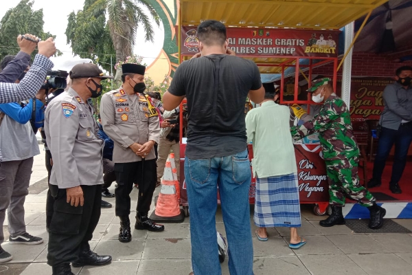 Sediakan 1000 Masker, Polres dan Kodim 0827 Sumenep Resmikan Gerai Masker Serta Rapid Tes Geratis