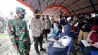 Percepat Vaksinasi Serempak, Kapolda Jatim dan Pangdam V Brawijaya Tijau Gerai di Mojokerto