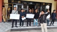 Janji Tuntaskan Kemiskinan, Wakil Bupati Sumenep di Demo