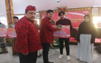 Guna Ringankan Beban Orang Tua Siswa, Dinsos P3A Sumenep Salurkan Beasiswa