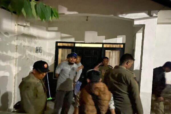 Diduga Habis Bercocok Tanam, Istri Pergoki Suami Selingkuh Dalam Kamar di Sumenep