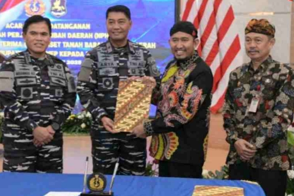 Demi Kepentingan Negara, Bupati Sumenep Serahkan Aset Untuk TNI AL