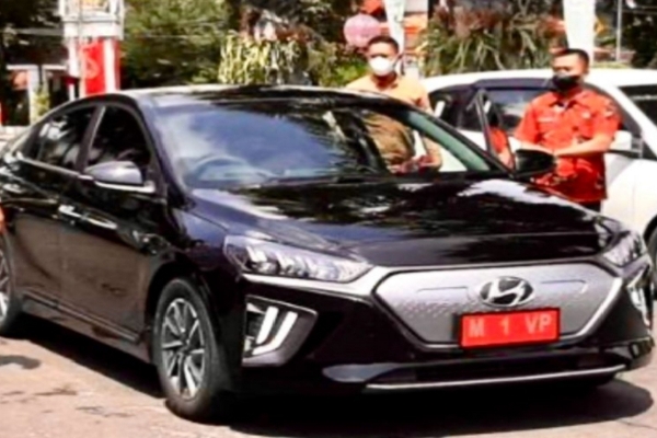 Bupati Sumenep Mengedepankan Rakyat, Gunakan Fasilitas Mobil Sederhana