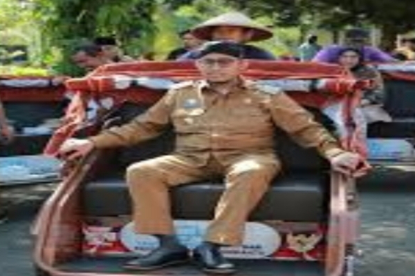 Bupati Sumenep Salurkan 25 Becak Listrik Kepada Masyarakat
