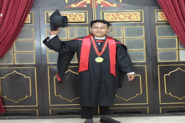 Kisah Doa Ibu dan Air Mata, Halim Hidup di Keluarga Miskin Hingga Sukses Bergelar Sarjana