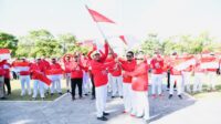 Bakar Semangat Kemerdekaan, Pemkab Sumenep Bagikan Bendera Merah Putih Secara Simbolis
