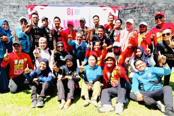 Semangat Kemerdekaan, Disdik Sumenep Borong Piala Lomba Tarik Tambang Pemkab